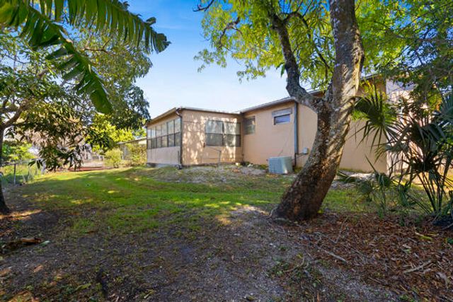 110 SW 12th Avenue, South Bay, FL 33493