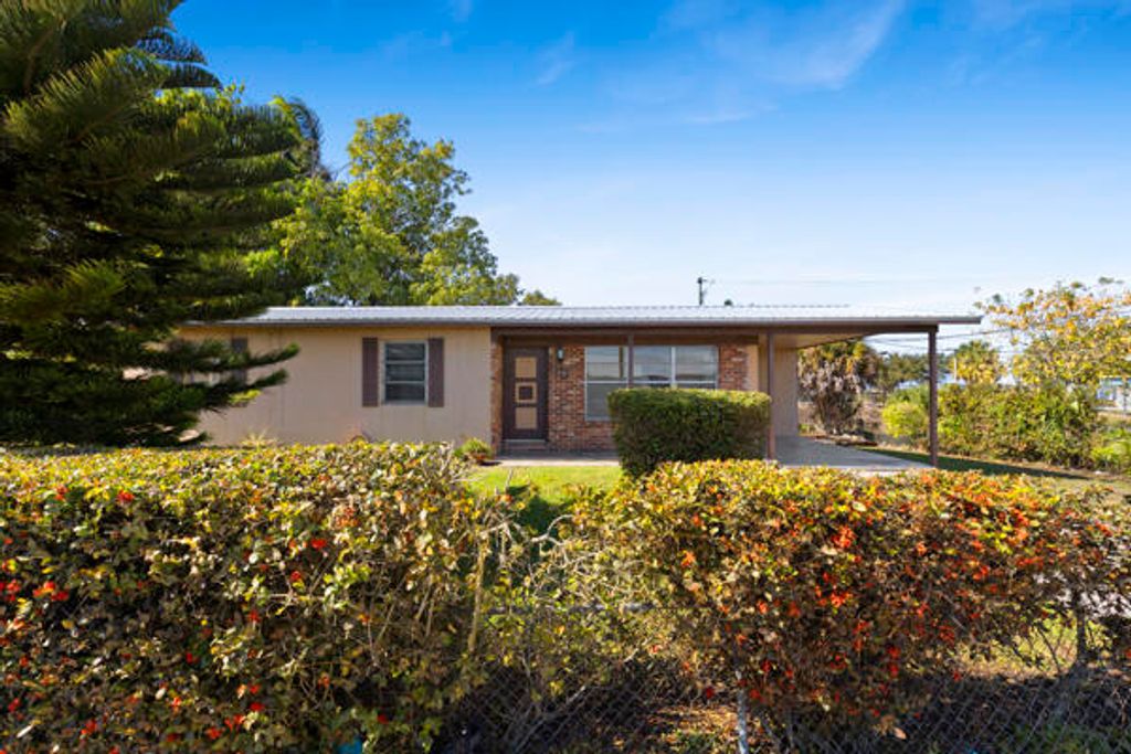 110 SW 12th Avenue, South Bay, FL 33493