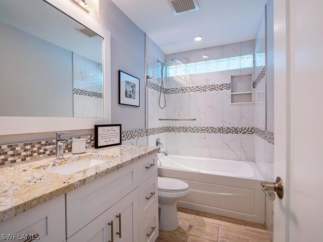 3165 Lakeview DR, Naples, FL 34112