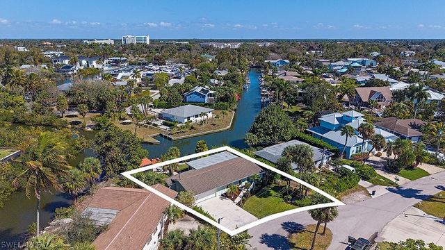 3165 Lakeview DR, Naples, FL 34112