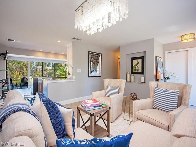 3165 Lakeview DR, Naples, FL 34112