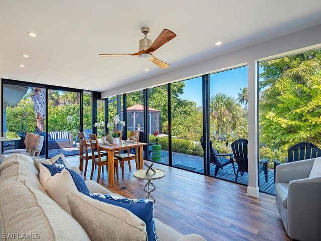 3165 Lakeview DR, Naples, FL 34112