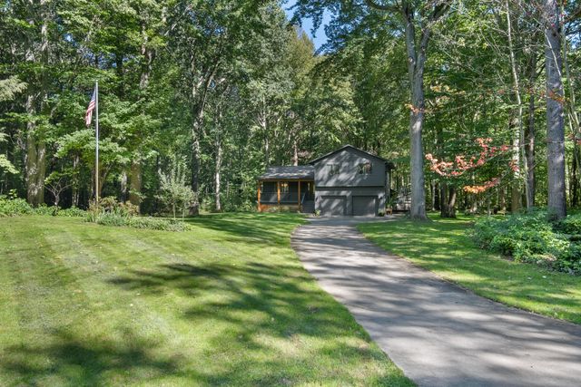 12890 Woodhaven Drive, Grand Haven, MI 49417