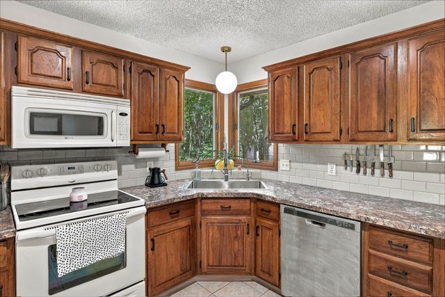 12890 Woodhaven Drive, Grand Haven, MI 49417