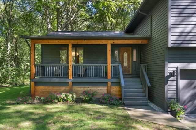 12890 Woodhaven Drive, Grand Haven, MI 49417