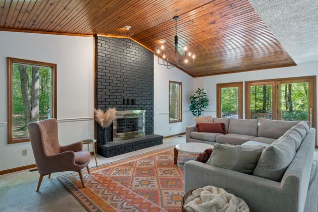 12890 Woodhaven Drive, Grand Haven, MI 49417