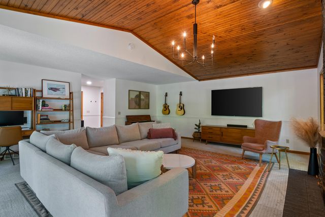 12890 Woodhaven Drive, Grand Haven, MI 49417