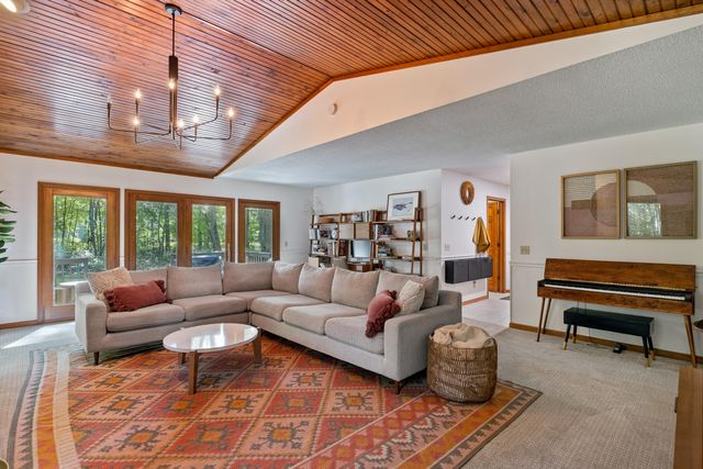 12890 Woodhaven Drive, Grand Haven, MI 49417