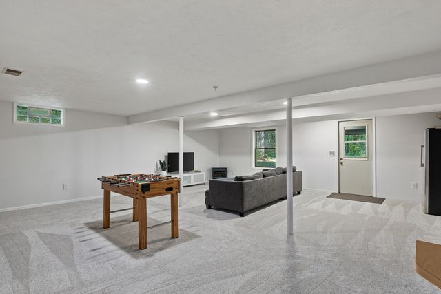 12890 Woodhaven Drive, Grand Haven, MI 49417