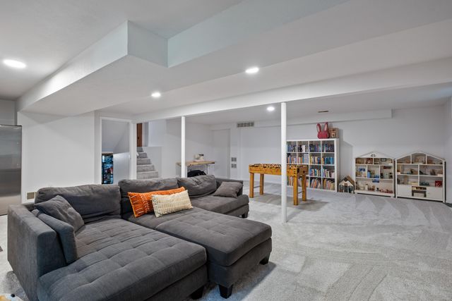 12890 Woodhaven Drive, Grand Haven, MI 49417
