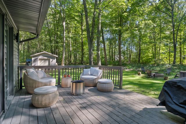 12890 Woodhaven Drive, Grand Haven, MI 49417