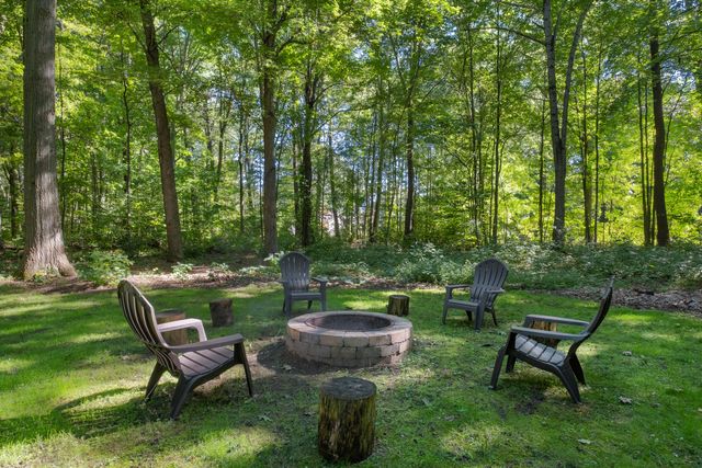 12890 Woodhaven Drive, Grand Haven, MI 49417