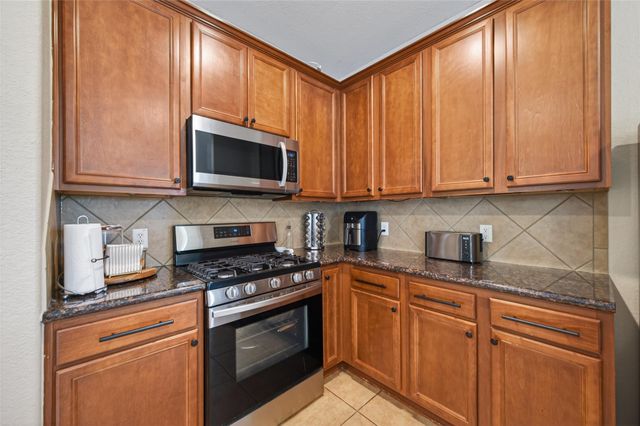 66 W Lasting Spring Circle, Spring, TX 77389