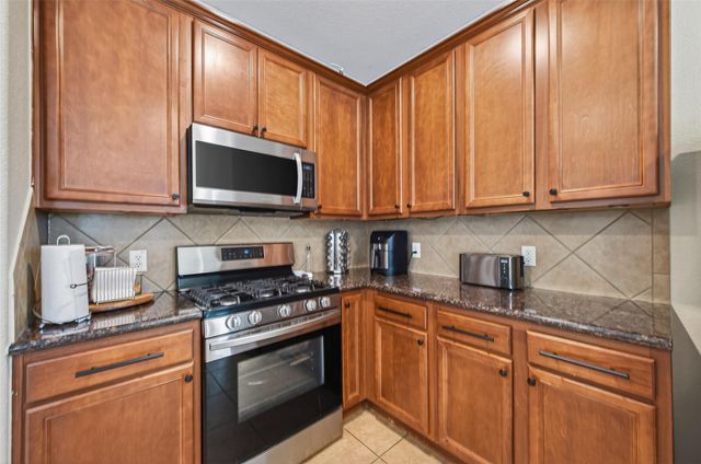 66 W Lasting Spring Circle, Spring, TX 77389