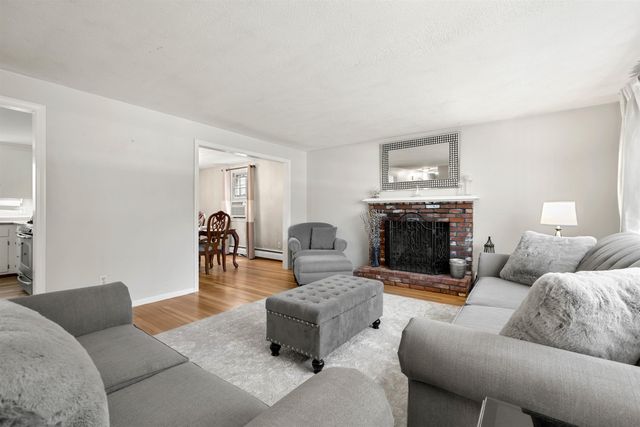 6 Newbury Drive, Amherst, NH 03031