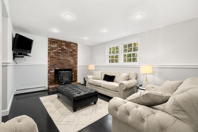 6 Newbury Drive, Amherst, NH 03031