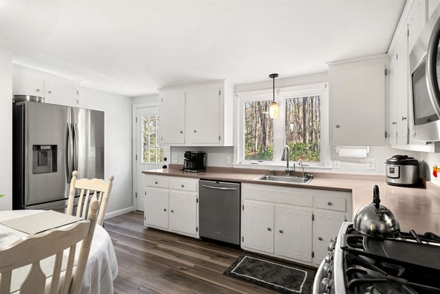 6 Newbury Drive, Amherst, NH 03031