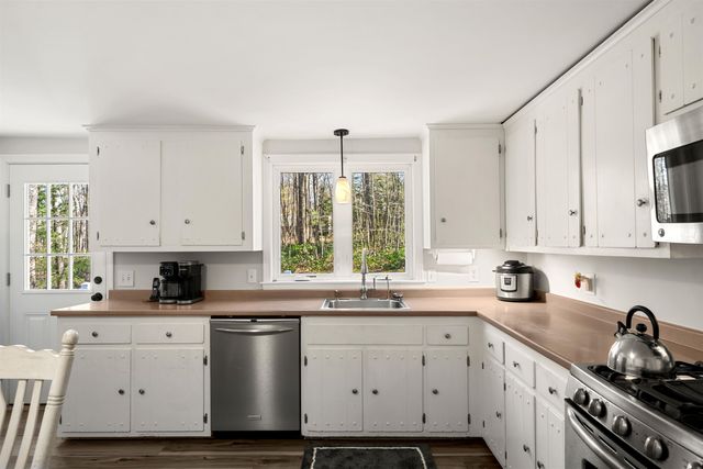 6 Newbury Drive, Amherst, NH 03031
