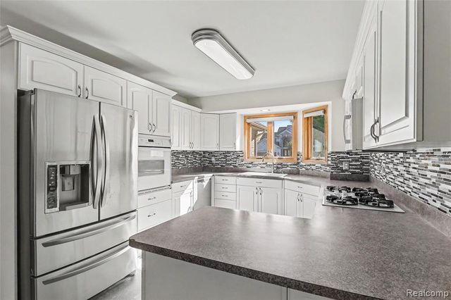 39201 Ajanta Court, Sterling Heights, MI 48310
