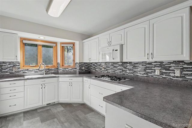 39201 Ajanta Court, Sterling Heights, MI 48310