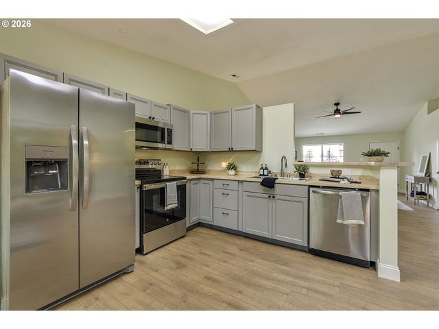 961 S 4TH Ave, Cornelius, OR 97113