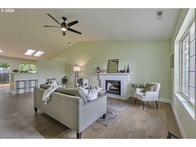 961 S 4TH Ave, Cornelius, OR 97113