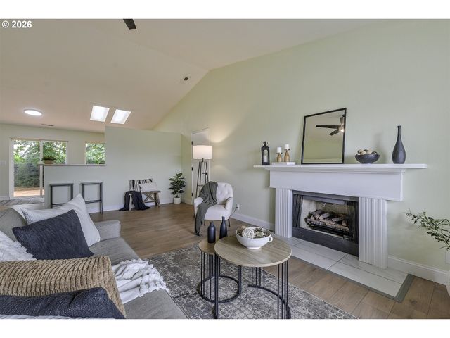 961 S 4TH Ave, Cornelius, OR 97113