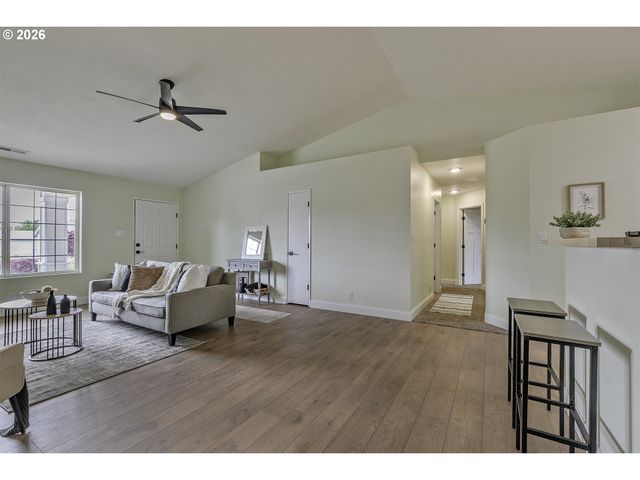 961 S 4TH Ave, Cornelius, OR 97113