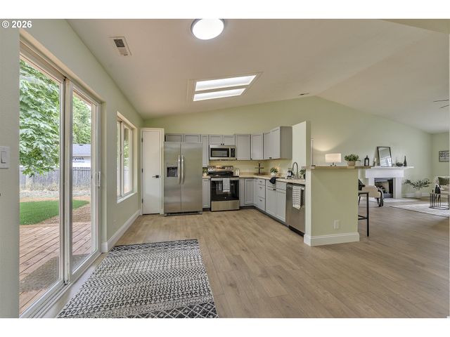 961 S 4TH Ave, Cornelius, OR 97113