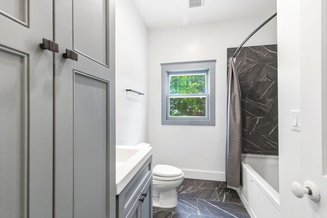 401 N Elm Street, Three Oaks, MI 49128