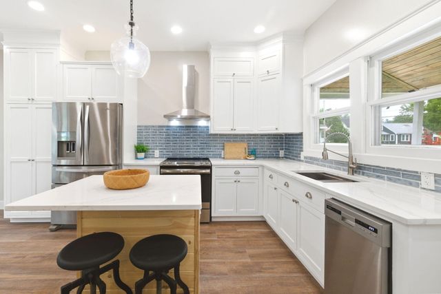 401 N Elm Street, Three Oaks, MI 49128