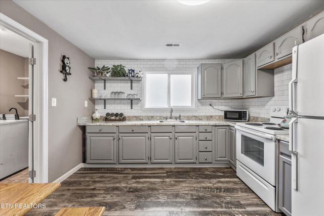 917 W Emerald Ave, Knoxville, TN 37921