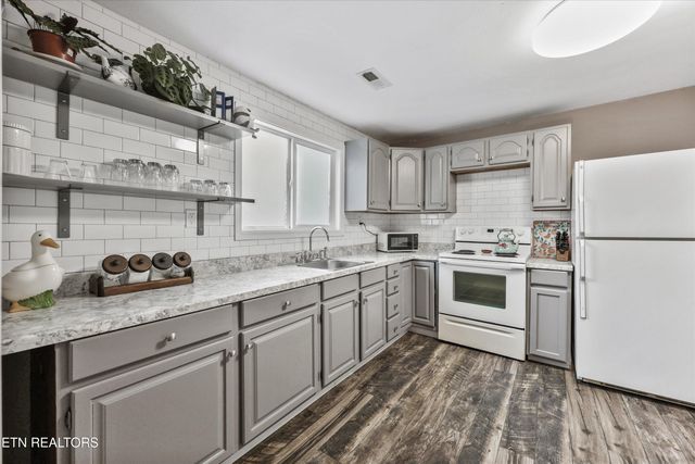 917 W Emerald Ave, Knoxville, TN 37921