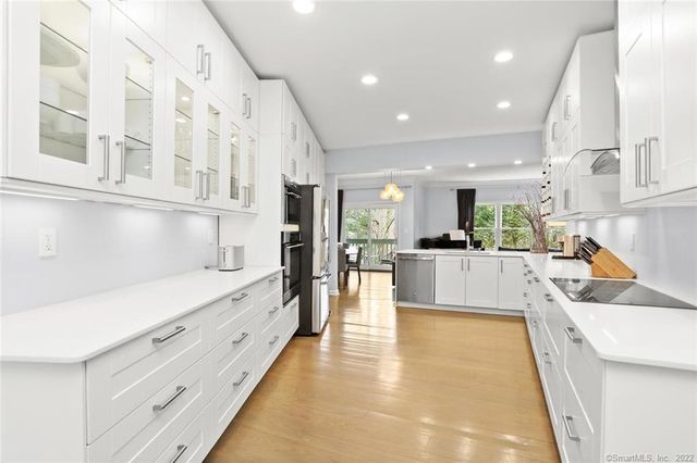 13 Old Stamford Road 13, New Canaan, CT 06840