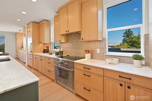 3111 W Mansell Street, Seattle, WA 98199