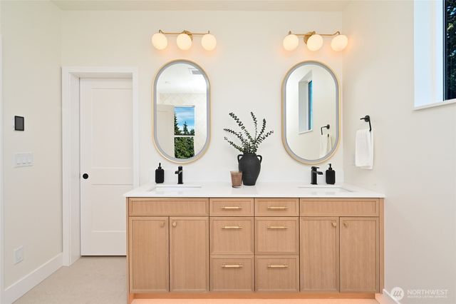 3111 W Mansell Street, Seattle, WA 98199