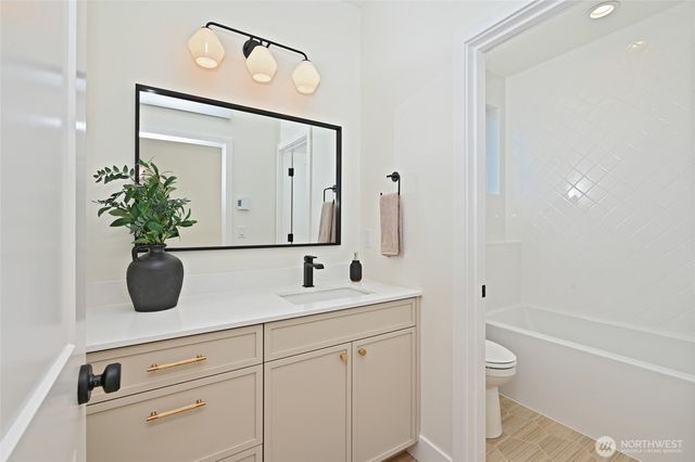 3111 W Mansell Street, Seattle, WA 98199