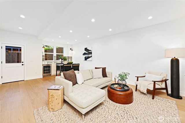 3111 W Mansell Street, Seattle, WA 98199
