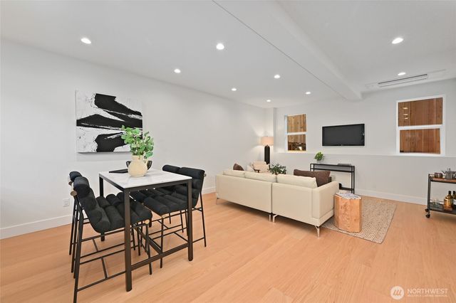 3111 W Mansell Street, Seattle, WA 98199