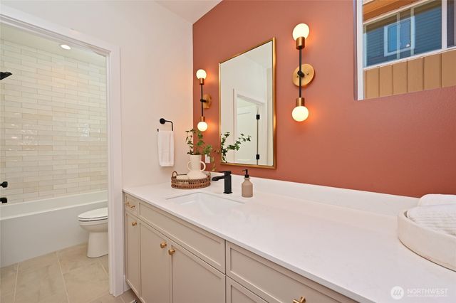 3111 W Mansell Street, Seattle, WA 98199