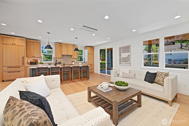 3111 W Mansell Street, Seattle, WA 98199