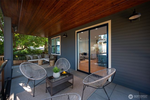 3111 W Mansell Street, Seattle, WA 98199