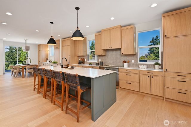 3111 W Mansell Street, Seattle, WA 98199