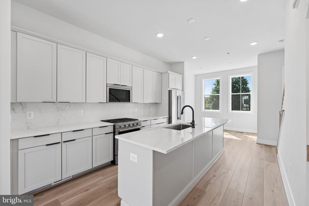 5965 JOSIAH HENSON PKWY, North Bethesda, MD 20852