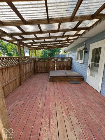 335 S 25th Avenue, Beech Grove, IN 46107