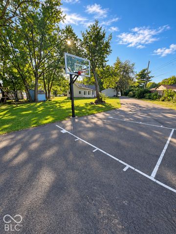 335 S 25th Avenue, Beech Grove, IN 46107