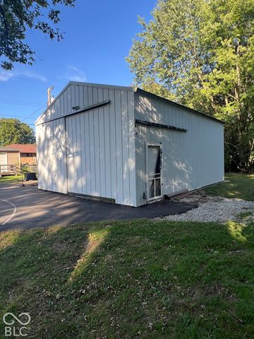 335 S 25th Avenue, Beech Grove, IN 46107