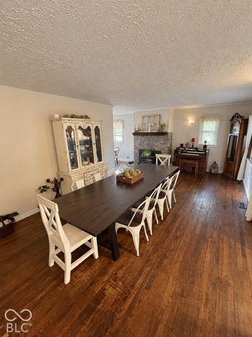 335 S 25th Avenue, Beech Grove, IN 46107