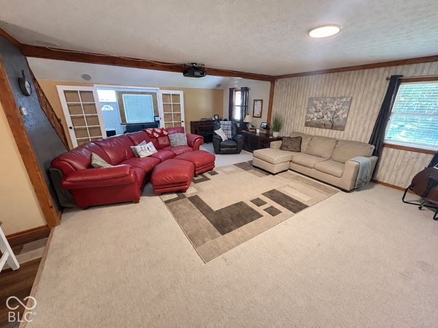 335 S 25th Avenue, Beech Grove, IN 46107