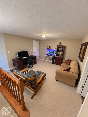 335 S 25th Avenue, Beech Grove, IN 46107